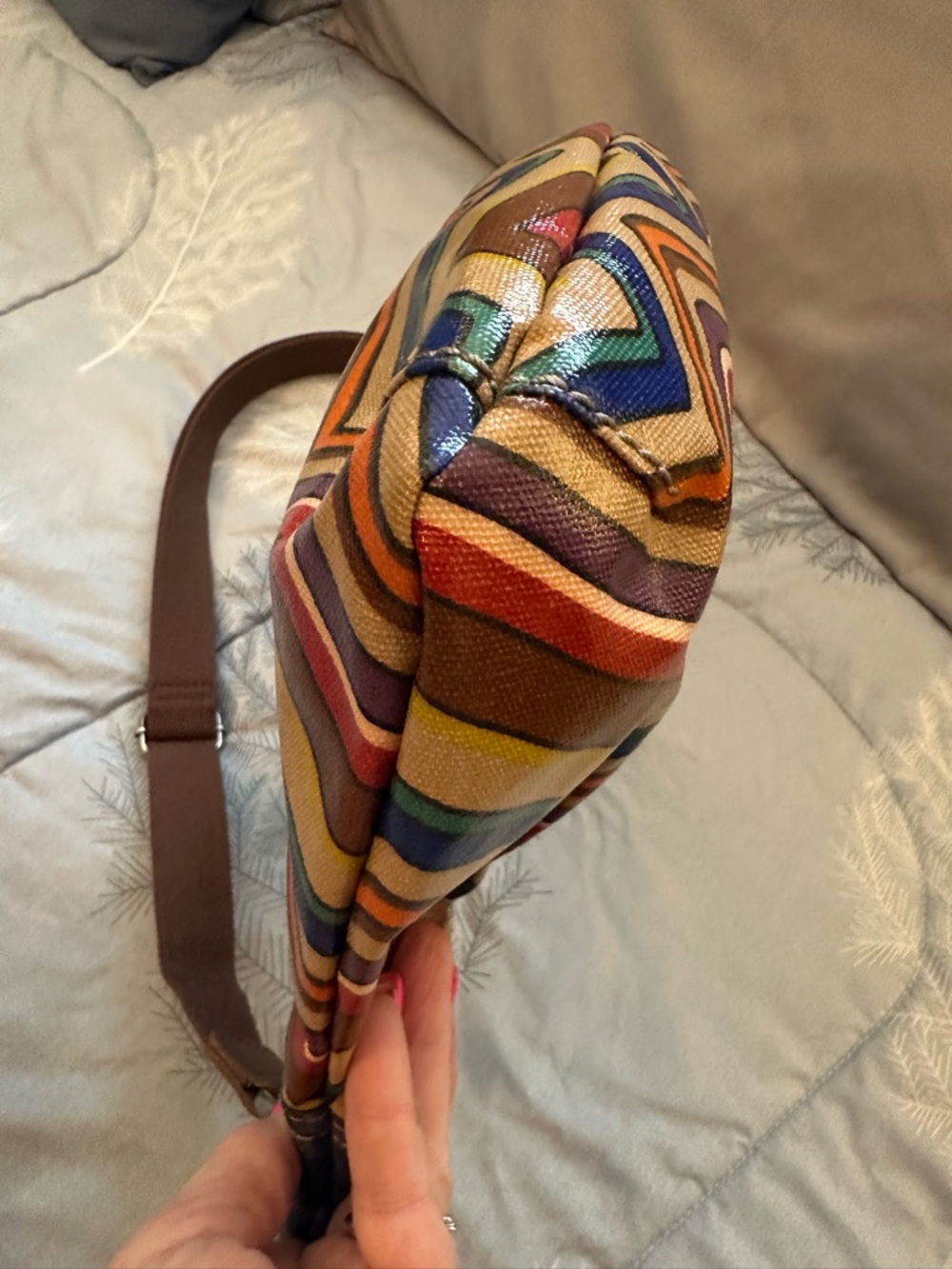 EUC Fossil Key-Per Multicolor Chevron Crossbody Bag - Picture 8 of 14